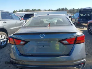 2019 Nissan Altima 2.5 SR with VIN 1N4BL4CV2KC218687, listed as a IAAI auction lot 41020050 with 69,270 mi miles. Bid and sale history available at carsss.com. Image 17.