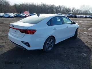 2021 Kia Forte LXS z VIN 3KPF24AD8ME273858, wystawiony jako IAAI lot #40978799 z przebiegiem 43 934 mil mil oraz . Historia ofert i sprzedaży dostępna na DreamBid. Obrazek 4.
