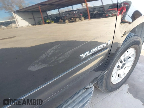 2008 GMC Yukon SLT w/4SB with VIN 1GKFC13J18R260916, listed as a IAAI auction lot 41261518 with 221,104 mi miles. Bid and sale history available at carsss.com. Image 18.