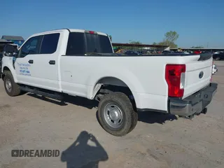 2017 Ford F-250 Lariat z VIN 1FT7W2B67HEF00259, wystawiony jako IAAI lot #41954068 z przebiegiem 146 336 mil mil oraz . Historia ofert i sprzedaży dostępna na DreamBid. Obrazek 3.