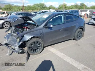2023 Tesla Model Y Long Range z VIN 7SAYGAEE4PF945847, wystawiony jako IAAI lot #41071924 z przebiegiem 33 454 mil mil oraz . Historia ofert i sprzedaży dostępna na DreamBid. Obrazek 18.