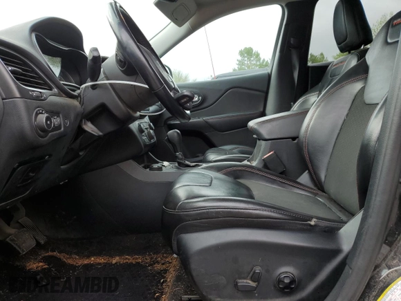 2019 Jeep Cherokee Trailhawk with VIN 1C4PJMBX4KD121641, listed as a Copart auction lot 57128905 with 129,206 mi miles and Salvage title. Bid and sale history available at DreamBid. Image 7.