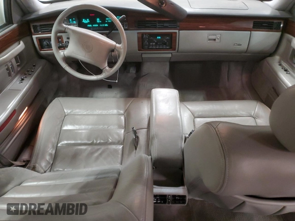1994 Cadillac DeVille z VIN 1G6KD52B7RU290139, wystawiony jako Copart lot #46899465 z przebiegiem 133 110 mil mil oraz Czysty tytuł • Clean title. Historia ofert i sprzedaży dostępna na DreamBid. Obrazek 8.