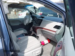 2014 Toyota Sienna XLE with VIN 5TDYK3DC9ES511035, listed as a IAAI auction lot 41884115 with 153,071 mi miles. Bid and sale history available at carsss.com. Image 5.