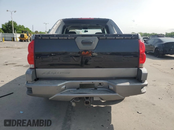 2002 Chevrolet Avalanche z VIN 3GNEC13T92G147979, wystawiony jako Copart lot #59163765 z przebiegiem 221 296 mil mil oraz Czysty tytuł • Clean title. Historia ofert i sprzedaży dostępna na DreamBid. Obrazek 6.