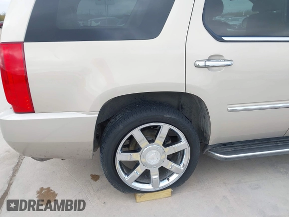 2008 Cadillac Escalade with VIN 1GYEC63898R234382, listed as a IAAI auction lot 41781206 with 150,916 mi miles. Bid and sale history available at carsss.com. Image 17.