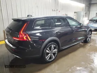 2025 Volvo V60 Plus z VIN YV4L12WK7S2145927, wystawiony jako Copart lot #51293525 z przebiegiem 1 364 mil mil oraz Szkoda całkowita • Salvage title. Historia ofert i sprzedaży dostępna na DreamBid. Obrazek 3.