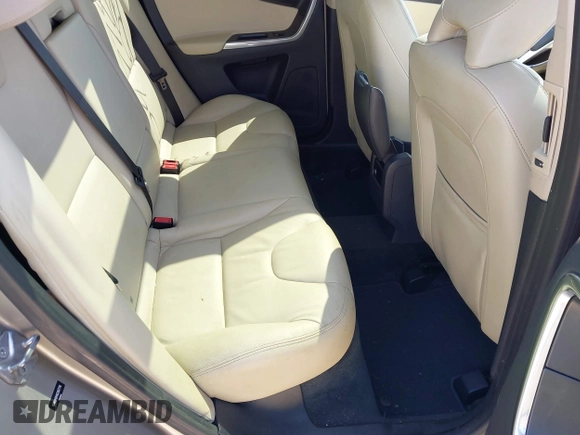 2016 Volvo XC60 T6 Drive-E Platinum z VIN YV449MDMXG2867316, wystawiony jako IAAI lot #41954778 z przebiegiem 97 586 mil mil oraz . Historia ofert i sprzedaży dostępna na DreamBid. Obrazek 8.