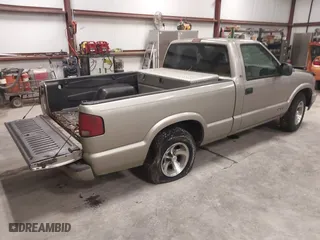 2000 Chevrolet S-10 LS with VIN 1GCCS1446YK192616, listed as a IAAI auction lot 41562966 with 289,447 mi miles. Bid and sale history available at carsss.com. Image 4.