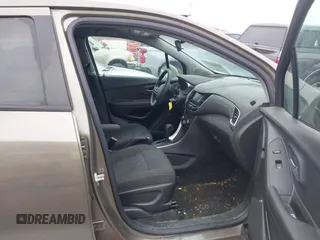 2022 Chevrolet Trax LS with VIN KL7CJNSM4NB514112, listed as a IAAI auction lot 41069182 with 86,331 mi miles. Bid and sale history available at carsss.com. Image 5.