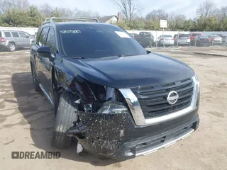 2024 Nissan Pathfinder Platinum z VIN 5N1DR3DK7RC269754, wystawiony jako IAAI lot #41684186 z przebiegiem 14 047 mil mil oraz . Historia ofert i sprzedaży dostępna na DreamBid. Obrazek 1.
