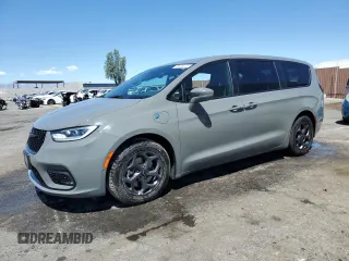 2022 Chrysler Pacifica Hybrid Touring L z VIN 2C4RC1L71NR134672, wystawiony jako Copart lot #57257895 z przebiegiem 102 815 mil mil oraz Szkoda całkowita • Salvage title. Historia ofert i sprzedaży dostępna na DreamBid. Obrazek 1.