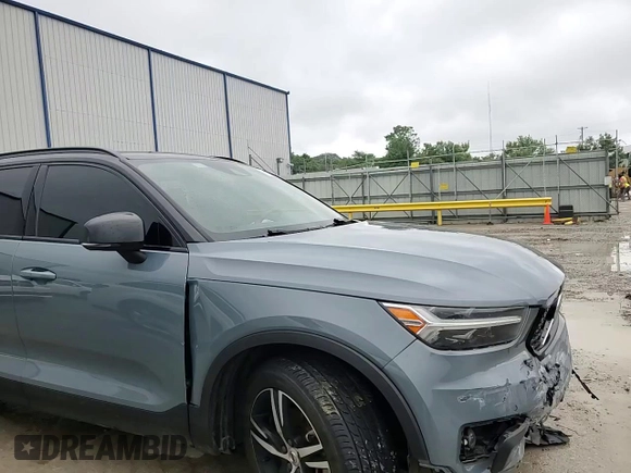 2020 Volvo XC40 R-Design with VIN YV4162UM4L2337658, listed as a Copart auction lot 61304505 with 105,673 mi miles and Salvage title. Bid and sale history available at DreamBid. Image 14.