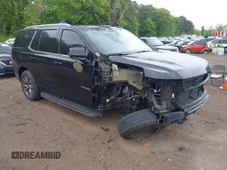 2021 Chevrolet Tahoe LT z VIN 1GNSKNKD6MR108714, wystawiony jako IAAI lot #42300760 z przebiegiem 142 681 mil mil oraz . Historia ofert i sprzedaży dostępna na DreamBid. Obrazek 1.
