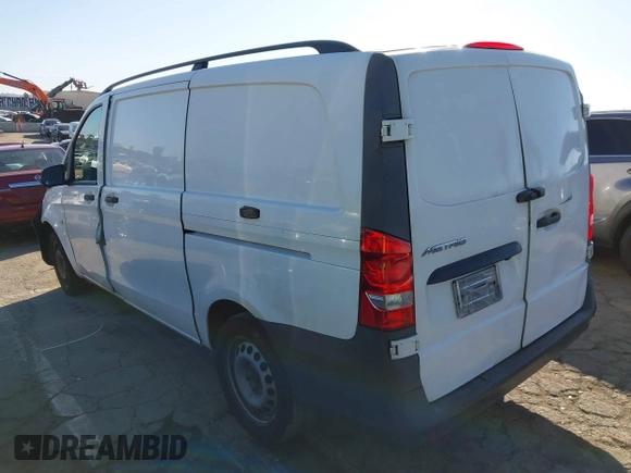 2016 Mercedes-Benz Metris Cargo z VIN WD3PG2EA1G3100067, wystawiony jako IAAI lot #41637257 z przebiegiem 571 601 mil mil oraz . Historia ofert i sprzedaży dostępna na DreamBid. Obrazek 3.