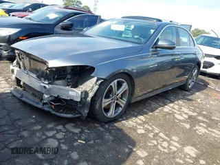 2018 Mercedes-Benz E 300 с VIN WDDZF4JB6JA301158, выставлен на аукционе IAAI как лот 42150013 с пробегом 80 872 миль миль и . История ставок и продаж доступна на DreamBid. Изображение 19.
