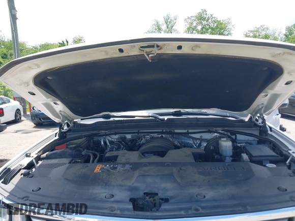 2017 Chevrolet Suburban Premier z VIN 1GNSCJKC5HR139150, wystawiony jako IAAI lot #42125570 z przebiegiem 177 792 mil mil oraz . Historia ofert i sprzedaży dostępna na DreamBid. Obrazek 10.