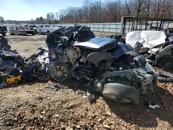 2019 Jeep Cherokee Latitude Plus with VIN 1C4PJMLX4KD471186, listed as a Copart auction lot 47097075 with Not provided miles and Salvage title. Bid and sale history available at DreamBid. Image 2.