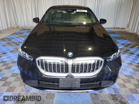 2024 BMW 5 Series 530i xDrive with VIN WBA53FJ01RCS03809, listed as a Copart auction lot 76772264 with 8,403 mi miles and Clean Title. Bid and sale history available at carsss.com. Image 5.