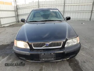 2001 Volvo V40 z VIN YV1VW29551F747214, wystawiony jako Copart lot #44844735 z przebiegiem 183 144 mil mil oraz Tytuł czysty. Historia ofert i sprzedaży dostępna na DreamBid. Obrazek 5.