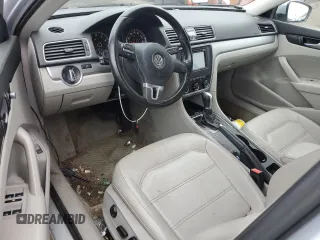 2015 Volkswagen Passat Limited Edition Edition z VIN 1VWAT7A39FC084725, wystawiony jako Copart lot #57993735 z przebiegiem 84 418 mil mil oraz Szkoda całkowita • Salvage title. Historia ofert i sprzedaży dostępna na DreamBid. Obrazek 8.