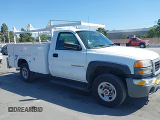 2006 GMC Sierra 2500HD z VIN 1GDHC24U26E272138, wystawiony jako IAAI lot #42367889 z przebiegiem 91 746 mil mil oraz . Historia ofert i sprzedaży dostępna na DreamBid. Obrazek 1.