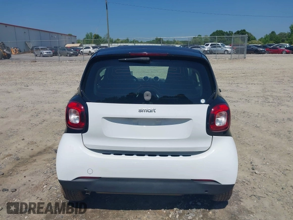 2016 Smart fortwo Passion z VIN WMEFJ5DA6GK078340, wystawiony jako IAAI lot #42140363 z przebiegiem 114 647 mil mil oraz . Historia ofert i sprzedaży dostępna na DreamBid. Obrazek 17.