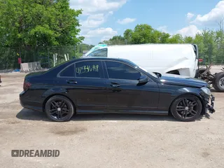 2013 Mercedes-Benz C 300 Sport с VIN WDDGF8AB0DA804722, выставлен на аукционе IAAI как лот 42546948 с пробегом 153 731 миль миль и . История ставок и продаж доступна на DreamBid. Изображение 13.