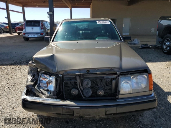 1992 Mercedes-Benz 300 with VIN WDBEA26E2NB668491, listed as a Copart auction lot 49306465 with 272,343 mi miles and Salvage Title. Bid and sale history available at DreamBid. Image 5.