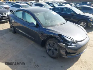 2023 Tesla Model 3 z VIN 5YJ3E1EA9PF641908, wystawiony jako IAAI lot #41997393 z przebiegiem 37 481 mil mil oraz . Historia ofert i sprzedaży dostępna na DreamBid. Obrazek 1.
