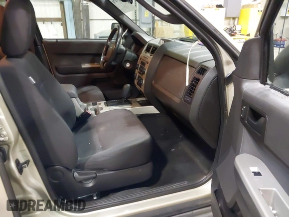 2011 Ford Escape XLT with VIN 1FMCU0D75BKB11168, listed as a IAAI auction lot 41327470 with 136,610 mi miles. Bid and sale history available at carsss.com. Image 5.