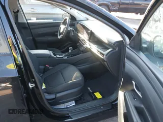 2025 Hyundai Tucson SEL with VIN 3KMJBCDE3SE003844, listed as a IAAI auction lot 41644926 with 4,984 mi miles. Bid and sale history available at carsss.com. Image 5.