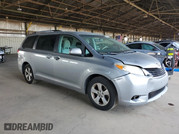 2014 Toyota Sienna LE AAS z VIN 5TDKK3DC6ES455092, wystawiony jako Copart lot #55516435 z przebiegiem 256 846 mil mil oraz Szkoda całkowita • Salvage title. Historia ofert i sprzedaży dostępna na DreamBid. Obrazek 4.