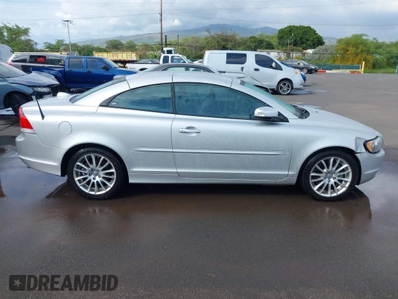 2008 Volvo C70 z VIN YV1MC67288J056674, wystawiony jako IAAI lot #41493211 z przebiegiem 18 158 mil mil oraz . Historia ofert i sprzedaży dostępna na DreamBid. Obrazek 13.