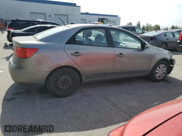 2010 Kia Forte EX z VIN KNAFU4A27A5260564, wystawiony jako Copart lot #55440345 z przebiegiem 169 444 mil mil oraz Szkoda całkowita • Salvage title. Historia ofert i sprzedaży dostępna na DreamBid. Obrazek 3.