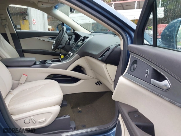 2019 Lincoln Nautilus Reserve with VIN 2LMPJ8LP9KBL14914, listed as a IAAI auction lot 41561348 with 8,887 mi miles. Bid and sale history available at carsss.com. Image 5.