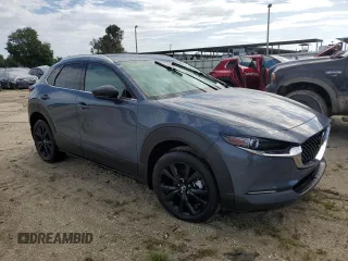 2024 Mazda CX-30 Premium z VIN 3MVDMBDY5RM616352, wystawiony jako Copart lot #68625774 z przebiegiem Nie podano mil oraz Szkody całkowita. Historia ofert i sprzedaży dostępna na DreamBid. Obrazek 4.