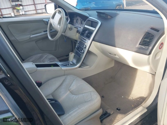 2010 Volvo XC60 3.2L with VIN YV4982DL7A2122700, listed as a IAAI auction lot 41620402 with 184,507 mi miles. Bid and sale history available at carsss.com. Image 5.