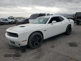 2016 Dodge Challenger SXT z VIN 2C3CDZAG3GH201595, wystawiony jako Copart lot #55534145 z przebiegiem 104 334 mil mil oraz Czysty tytuł • Clean title. Historia ofert i sprzedaży dostępna na DreamBid. Obrazek 1.