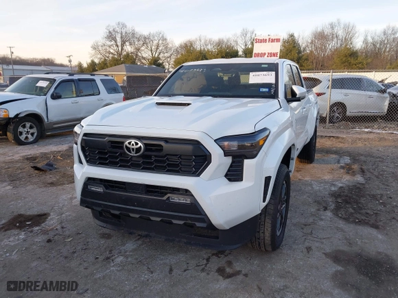 2024 Toyota Tacoma 4WD SR5 with VIN 3TMLB5JN4RM025976, listed as a IAAI auction lot 41073693 with 14,215 mi miles. Bid and sale history available at carsss.com. Image 17.
