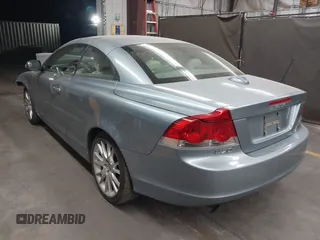 2008 Volvo C70 z VIN YV1MC67258J055210, wystawiony jako IAAI lot #42076472 z przebiegiem 110 427 mil mil oraz . Historia ofert i sprzedaży dostępna na DreamBid. Obrazek 3.