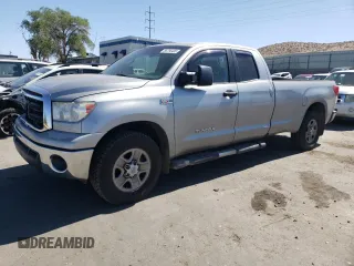 2013 Toyota Tundra SR z VIN 5TFCW5F15DX015261, wystawiony jako Copart lot #56795405 z przebiegiem 135 324 mil mil oraz Szkoda całkowita • Salvage title. Historia ofert i sprzedaży dostępna na DreamBid. Obrazek 1.