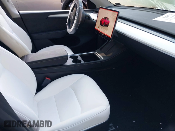 2024 Tesla Model Y Long Range with VIN 7SAYGDEE1RA266328, listed as a IAAI auction lot 40610351 with 13,573 mi miles. Bid and sale history available at carsss.com. Image 5.
