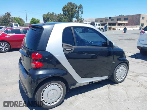 2013 Smart fortwo Pure с VIN WMEEJ3BA6DK676071, выставлен на аукционе IAAI как лот 42677618 с пробегом 191 709 миль миль и . История ставок и продаж доступна на DreamBid. Изображение 6.
