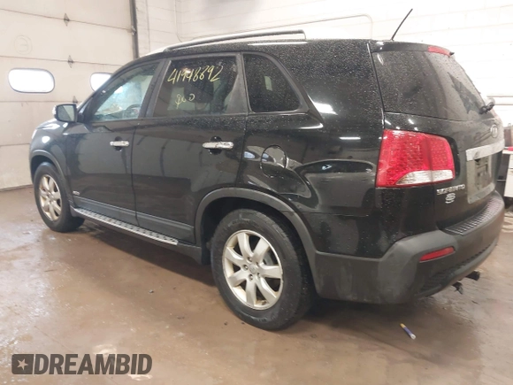 2012 Kia Sorento LX with VIN 5XYKTDA22CG283040, listed as a IAAI auction lot 41948892 with 266,330 mi miles. Bid and sale history available at carsss.com. Image 3.