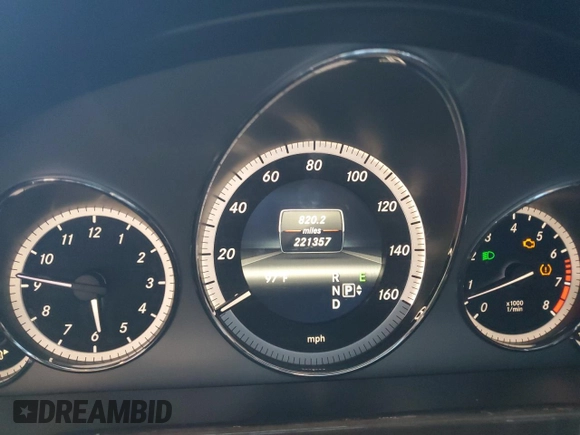 2013 Mercedes-Benz E 350 Luxury with VIN WDDHF5KB1DA699576, listed as a Copart auction lot 55687345 with 221,357 mi miles and Clean Title. Bid and sale history available at DreamBid. Image 9.