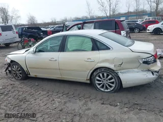 2008 Hyundai Azera Limited with VIN KMHFC46F18A306212, listed as a IAAI auction lot 42025792 with 230,350 mi miles. Bid and sale history available at carsss.com. Image 14.