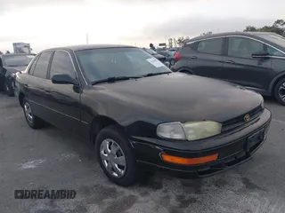 1993 Toyota Camry LE z VIN 4T1SK12E9PU224951, wystawiony jako IAAI lot #42206079 z przebiegiem 517 351 mil mil oraz . Historia ofert i sprzedaży dostępna na DreamBid. Obrazek 1.