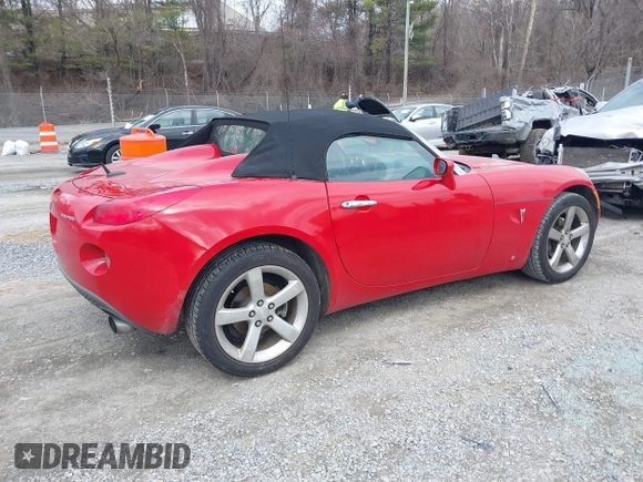 2008 Pontiac Solstice z VIN 1G2MC35B28Y126205, wystawiony jako IAAI lot #41690165 z przebiegiem 95 197 mil mil oraz . Historia ofert i sprzedaży dostępna na DreamBid. Obrazek 4.