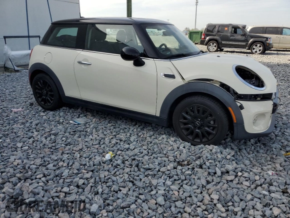 2016 MINI Hardtop with VIN WMWXP5C50GT740166, listed as a Copart auction lot 53832025 with 40,720 mi miles and Salvage Title. Bid and sale history available at DreamBid. Image 4.